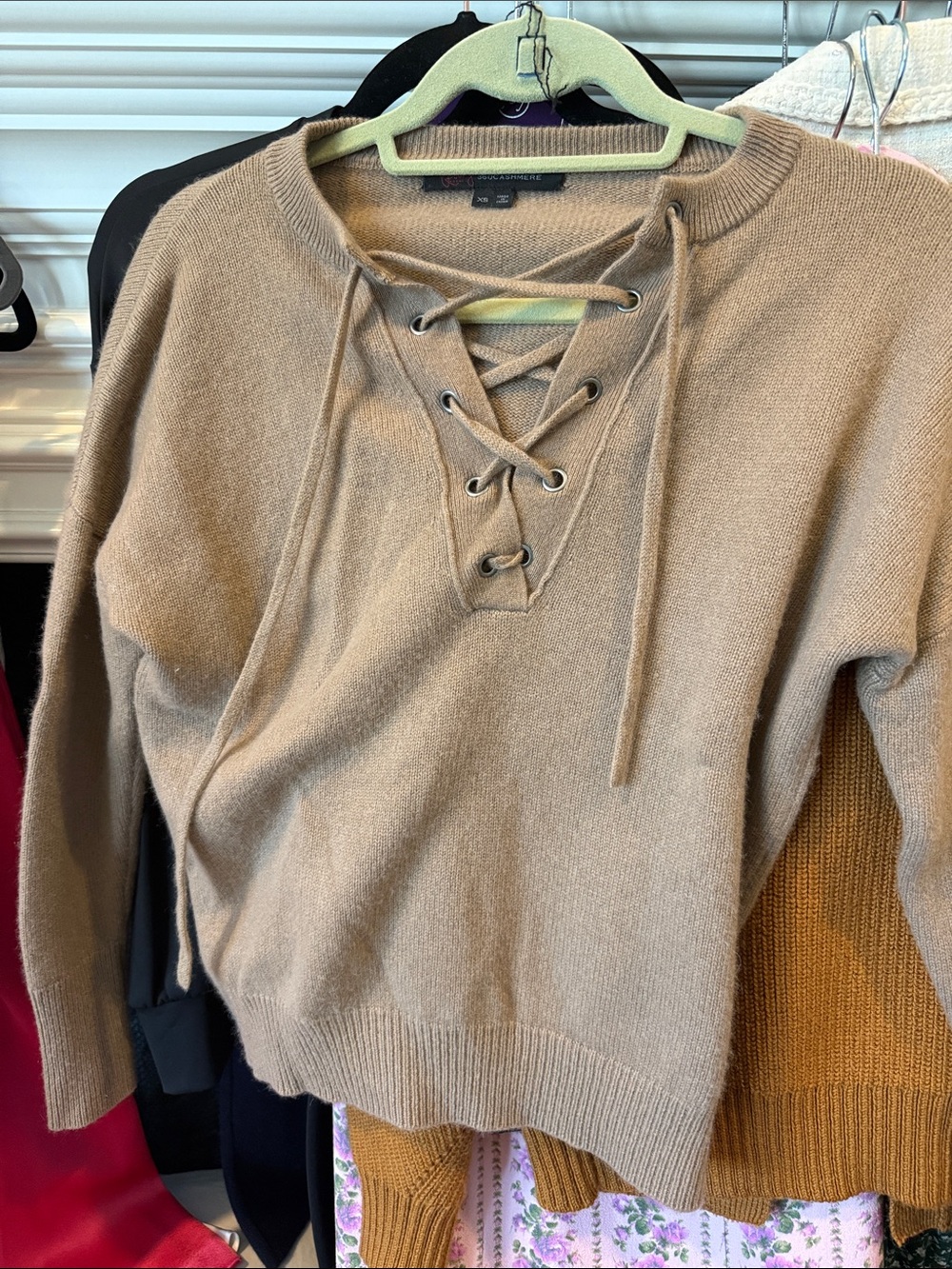 360 Cashmere Lace-Up V-Neck Sweater - Taupe